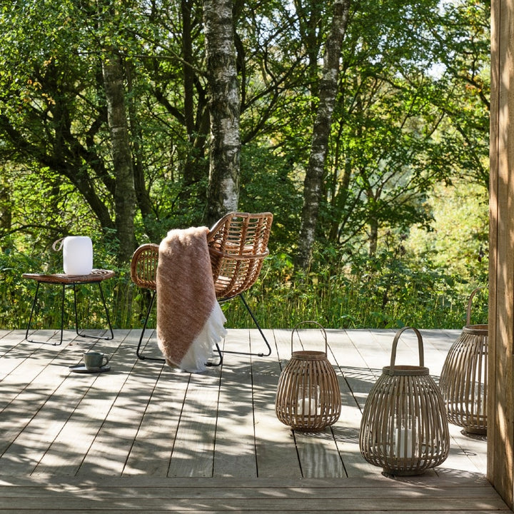 Villa Collection Hav LED Lamp w. Speaker (Dia. 17.5, Height 23 cm), White / Sand