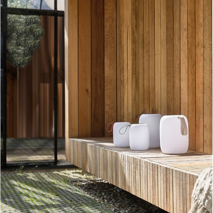 Villa Collection Hav LED Lamp w. Speaker (Dia. 12.5, Height 15.5 cm), White / Sand