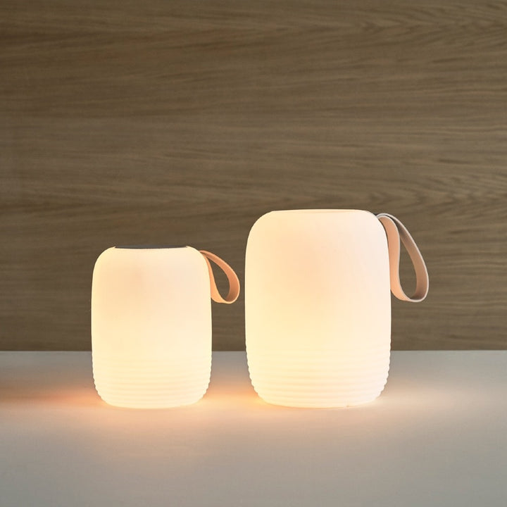 Villa Collection Hav LED Lamp w. Speaker (Dia. 21, Height 27.5 cm), White / Sand